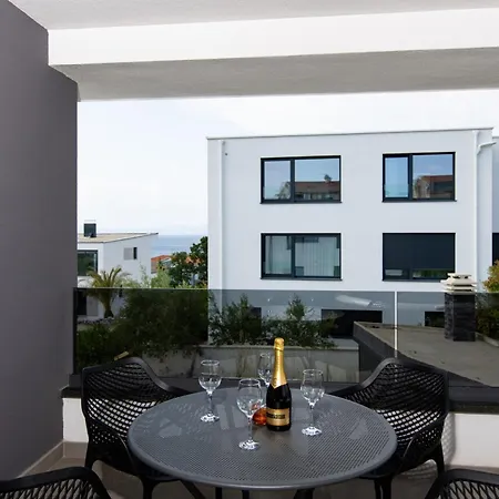 Aqua Villa *